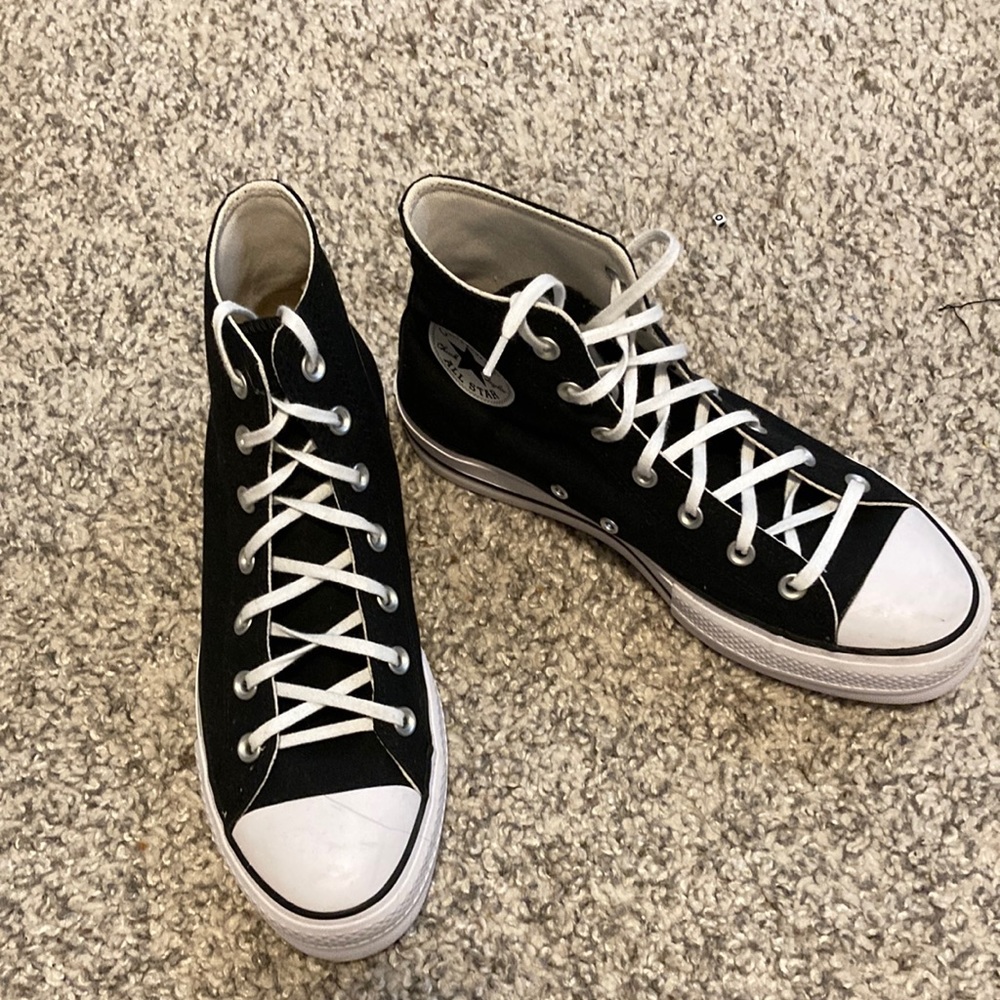 platform black converse. worn 1-2 times.